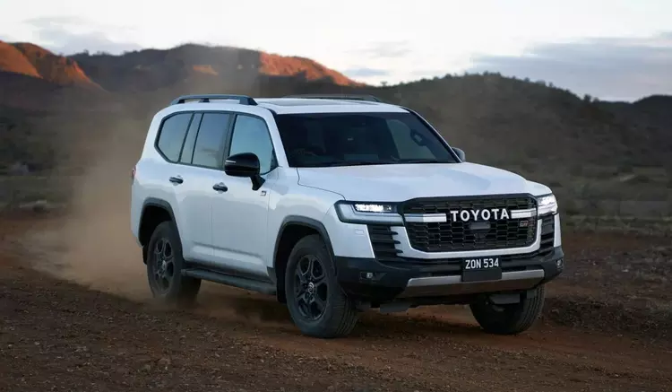 Toyota Land Cruiser 300 Hybrid: 457 ...