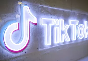 Der FCC-Beauftragte fordert Google und Apple ...