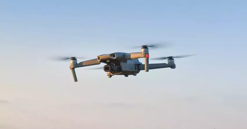 Ein DJI-Quadcopter half, eine Küche, Personal und einen Panzer der russischen Truppen zu zerstören