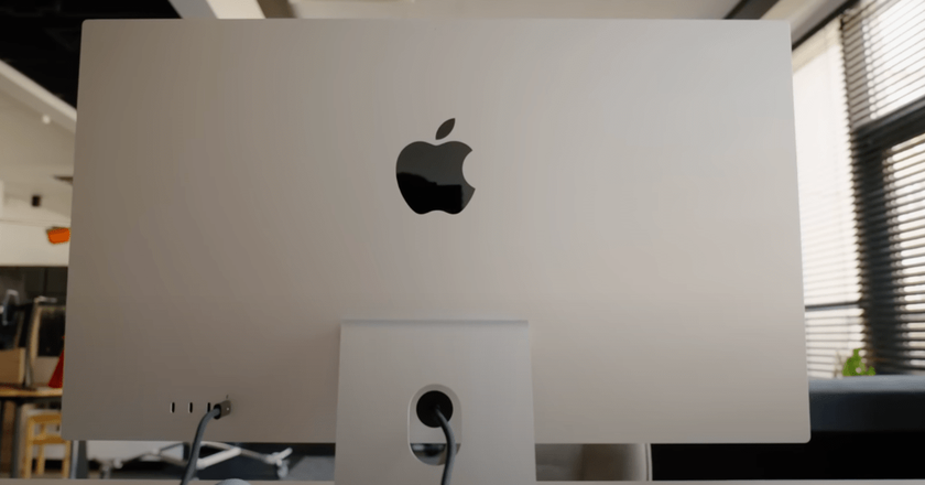 Apple Studio Display thunderbolt monitor 4k
