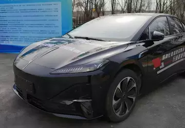 FAW kündigt ein Elektroauto mit einer ...