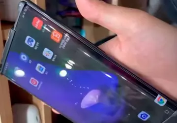 LG Rollable Handy-Prototyp auf Video festgehalten
