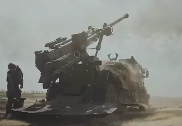 Haubitze CAESAR und FlyEye-Drohne zerstören schnell ...