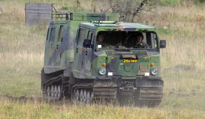 Bandvagn 206-Geländefahrzeuge, MAN HX81-Panzersattelzugmaschinen, Drohnenerkennungssensoren und Satellitenkommunikationsterminals: Deutschland hat ein neues Rüstungspaket an die AFU übergeben