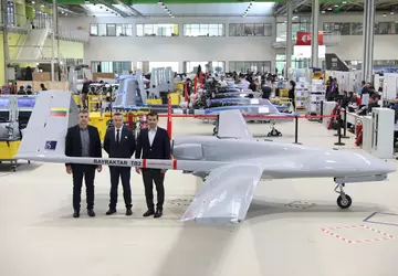 Die Türkei überreicht Litauen Bayraktar TB2 ...