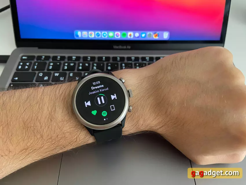 Mit der Spotify-App für Wear OS können Sie jetzt Musik herunterladen