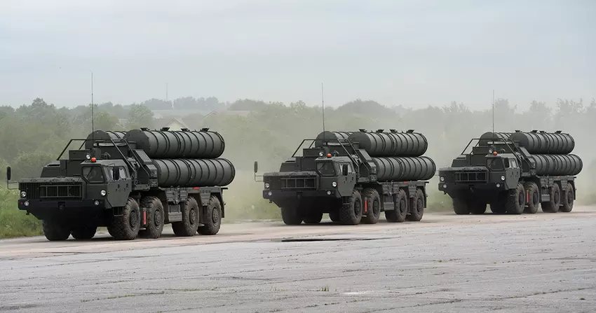 Russland hat offiziell bestätigt, dass das S-400 Triumf Luftverteidigungssystem im Wert von 5,43 Milliarden Dollar bis Ende 2024 an Indien geliefert wird.