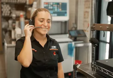 „Big Brother“ überwacht Burger-King-Mitarbeiter: KI-Assistent überwacht ...