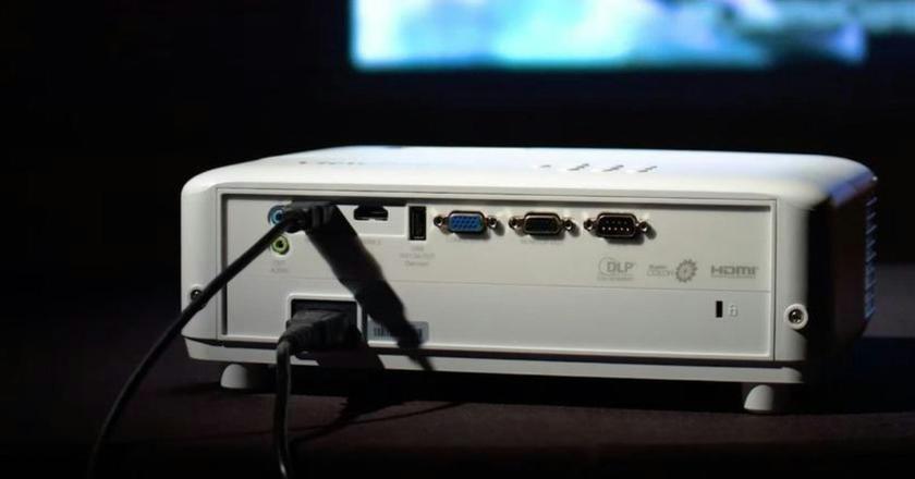 ViewSonic PX701HDH beamer mit netflix-app