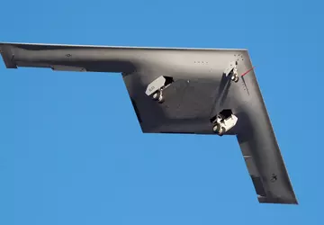 Der Atombomber B-21 Raider absolviert seinen ...