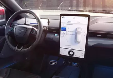 Apple wirbt den 31-jährigen Ford-Veteranen ab, ...