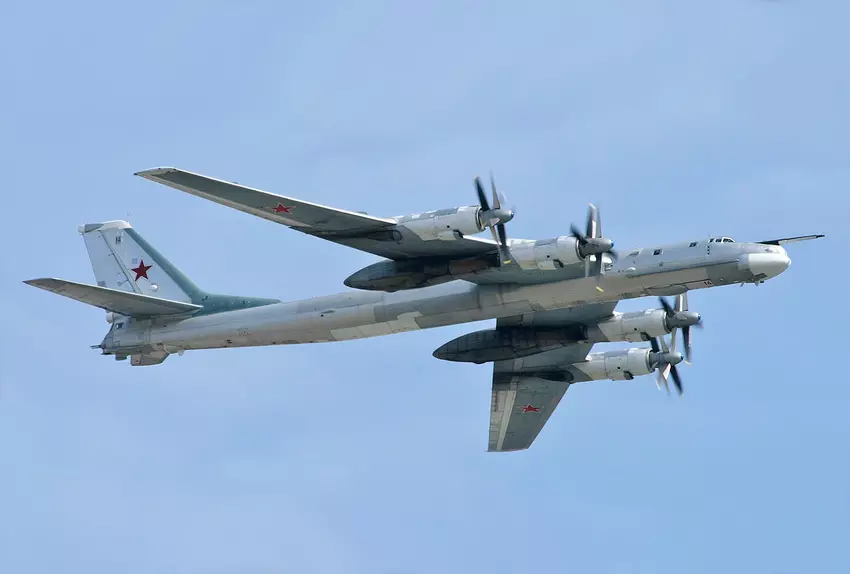 Der strategische Bomber und Raketenträger Tu-95