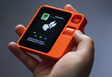 Rabbit R1 bereitet sich auf die ...