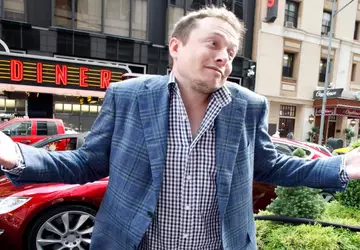 Gericht verbietet Tesla, Geld von Full ...