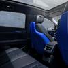 2026 Cadillac Optiq V in blauen Farben.