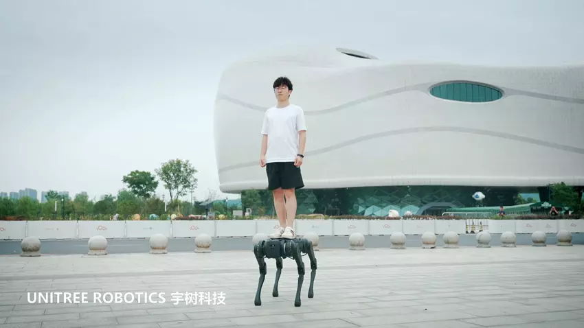 In China wurde der Roboterhund Unitree B1 getestet, der unter Wasser laufen und Lasten mit einem Gewicht von mehr als 100 kg tragen kann (Video)