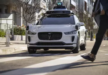 Waymo-Drohne verwickelt in einen Unfall mit ...