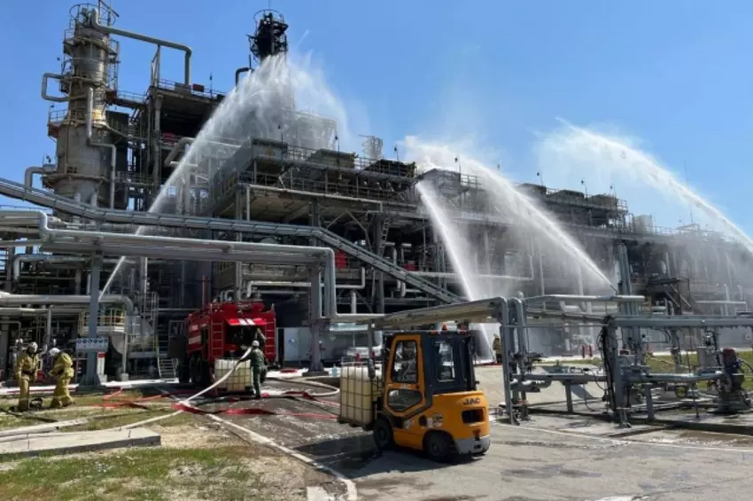 Die Ölfabrik von Putins Patenonkel in Russland hätte von zwei Drohnen gleichzeitig angegriffen werden können