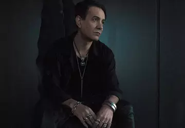 Unerwartet wurde bekannt, dass der Mitbegründer ...