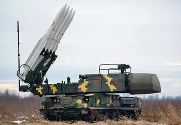Buk-M1 Boden-Luft-Raketensystem vernichtet russische Orlan-Drohne in ...