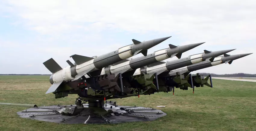 Die Luftwaffe zeigte den Kampfeinsatz des ukrainischen Boden-Luft-Raketensystems S-125, das iranische Shahed-136-Drohnen zerstörte