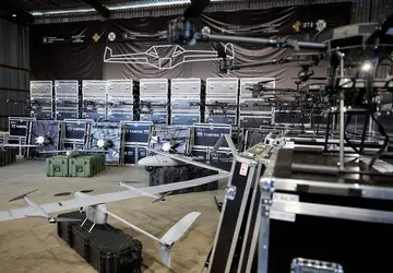 Vampire, Phoenix, Avenger, Penguin und Leleka-100 ...