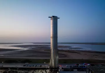 SpaceX rollte einen neuen Super Heavy ...