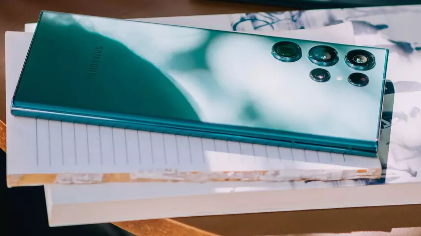 Zwei Monate vor der Ankündigung: Flaggschiffe Samsung Galaxy S23 erschien in der Werbung Bilder