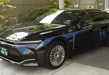 Die Wasserstofflimousine Toyota Crown wurde in ...
