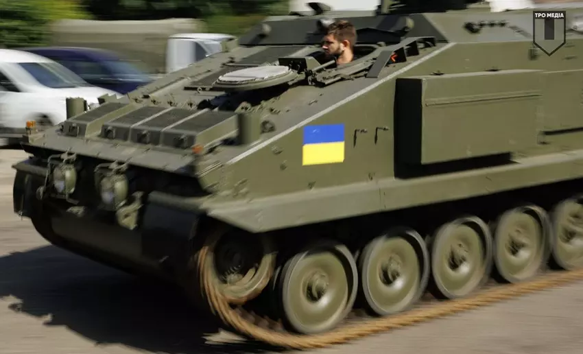 Die ukrainischen Verteidigungskräfte erhielten 15 gepanzerte Mannschaftstransportwagen der Typen FV432, CVRT Stormer und CVRT Shielder