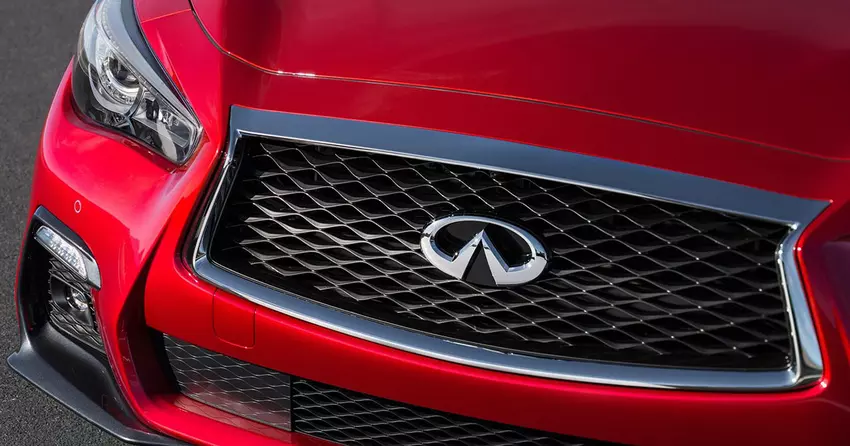 Infiniti bereitet eine Sportlimousine mit einem manuellen Getriebe anstelle eines Elektrowagens vor