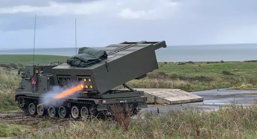 Die ukrainischen Streitkräfte haben zum ersten Mal den Abschuss des Raketensystems M270 MLRS gezeigt