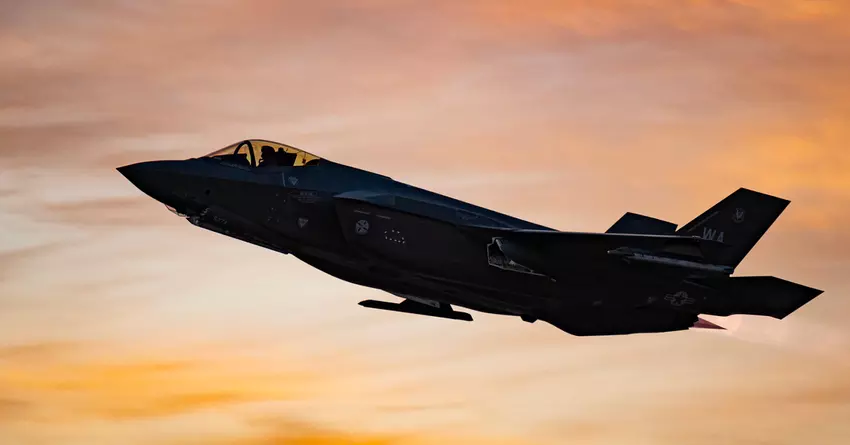 USA dementieren Vorwürfe über gefährliche Gegenflüge von F-35 Lightning II-Kampfjets der fünften Generation vor russischen Su-35-Jets
