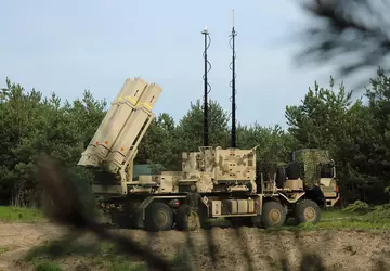 IRIS-T SLM, IRIS-T SLS-Raketen, TRML-4D-Radar, Vector-UAVs ...