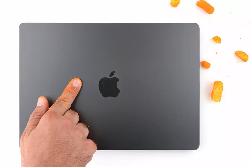 iFixit hat das neue MacBook Pro M3 auseinandergenommen und erklärt, warum das Gehäuse dunkler ist und sich weniger Fingerabdrücke ansammeln