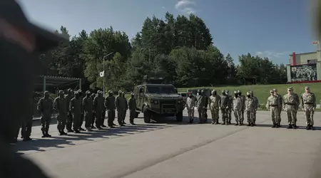 Weißrussische Spezialkräfte nutzen in der Ukraine erbeutete Panzerfahrzeuge Kozak-5