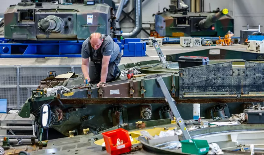 Deutschland und Polen können sich nicht auf die Eröffnung eines Zentrums für die Reparatur ukrainischer Leopard-2-Panzer einigen, doch sollte innerhalb von 10 Tagen ein Konsens erzielt werden