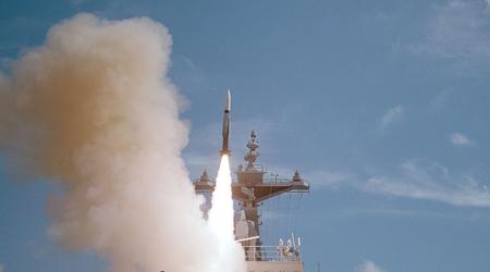 Der US-Zerstörer USS Carney zerstörte mit SM-2-Abfangjägern drei Raketen und acht Drohnen in der Nähe des Jemen