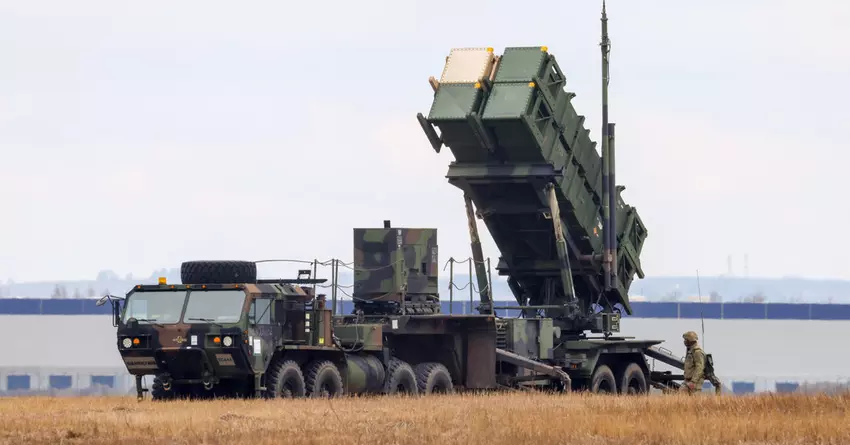 MIM-104 Patriot fängt während des Besuchs des südafrikanischen Präsidenten in der Ukraine sechs russische Kh-47M2 Kinzhal Hyperschallraketen in Kiew ab