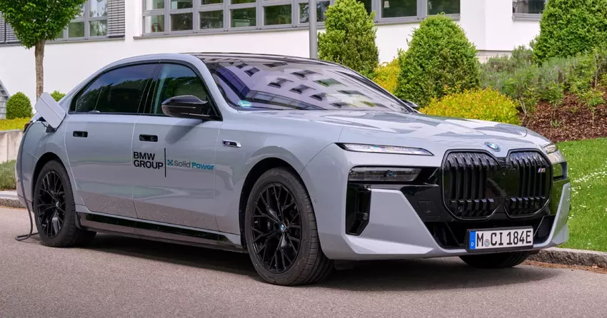 BMW erwägt den Einbau von Verbrennungsmotoren in Flaggschiff-Elektrofahrzeuge, — Bloomberg