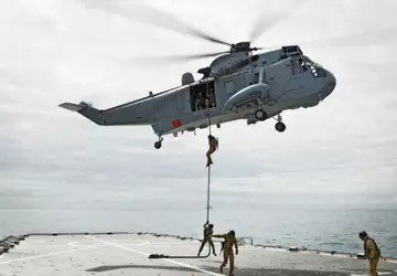 Großbritannien schenkt der Ukraine drei Sikorsky ...