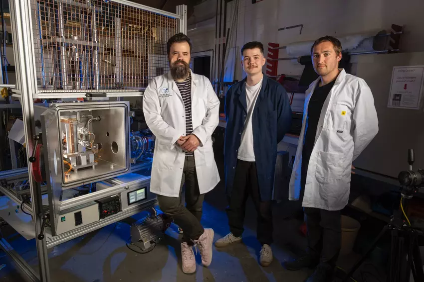 Dr. Gilles Bayeux, Matthew Deans und Charlie Patterson mit dem NextSpace TestRig