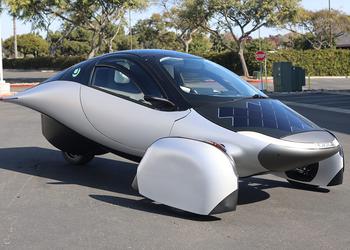 Aptera stellte auf der CES 2025 ...
