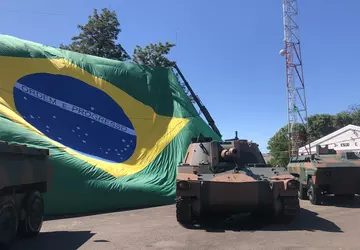 Brasilien schenkte Uruguay 10 Panzerhaubitzen M108 ...