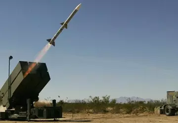 Pentagon bestätigt Transfer von zwei NASAMS-Luftabwehrsystemen, ...