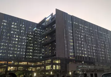 Amazon entlässt Hunderte von Mitarbeitern in ...