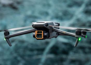Ukrainische Soldaten werfen mit einem Consumer-DJI-Quadcopter ...