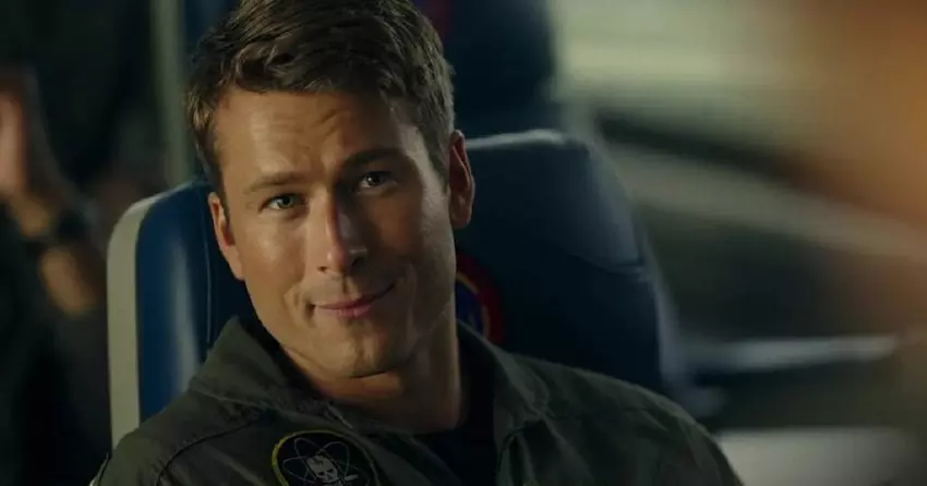 Top Gun"-Star Glen Powell deutet einen dritten Film an: "Es werden bald einige interessante Entwicklungen angekündigt".