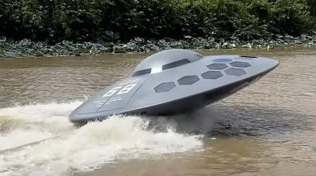 YouTuber baut ein Jetboot in Form eines UFOs und erhält über 10 Millionen Aufrufe (Video)