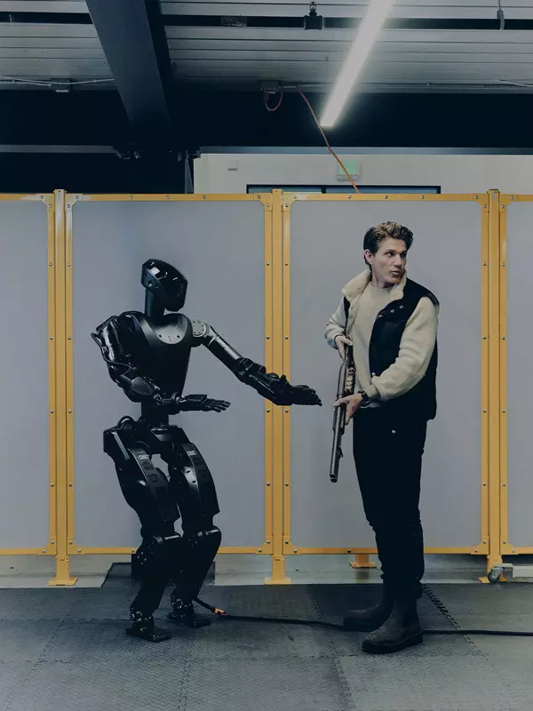 Phantom-MK-1-Roboter mit einer Waffe